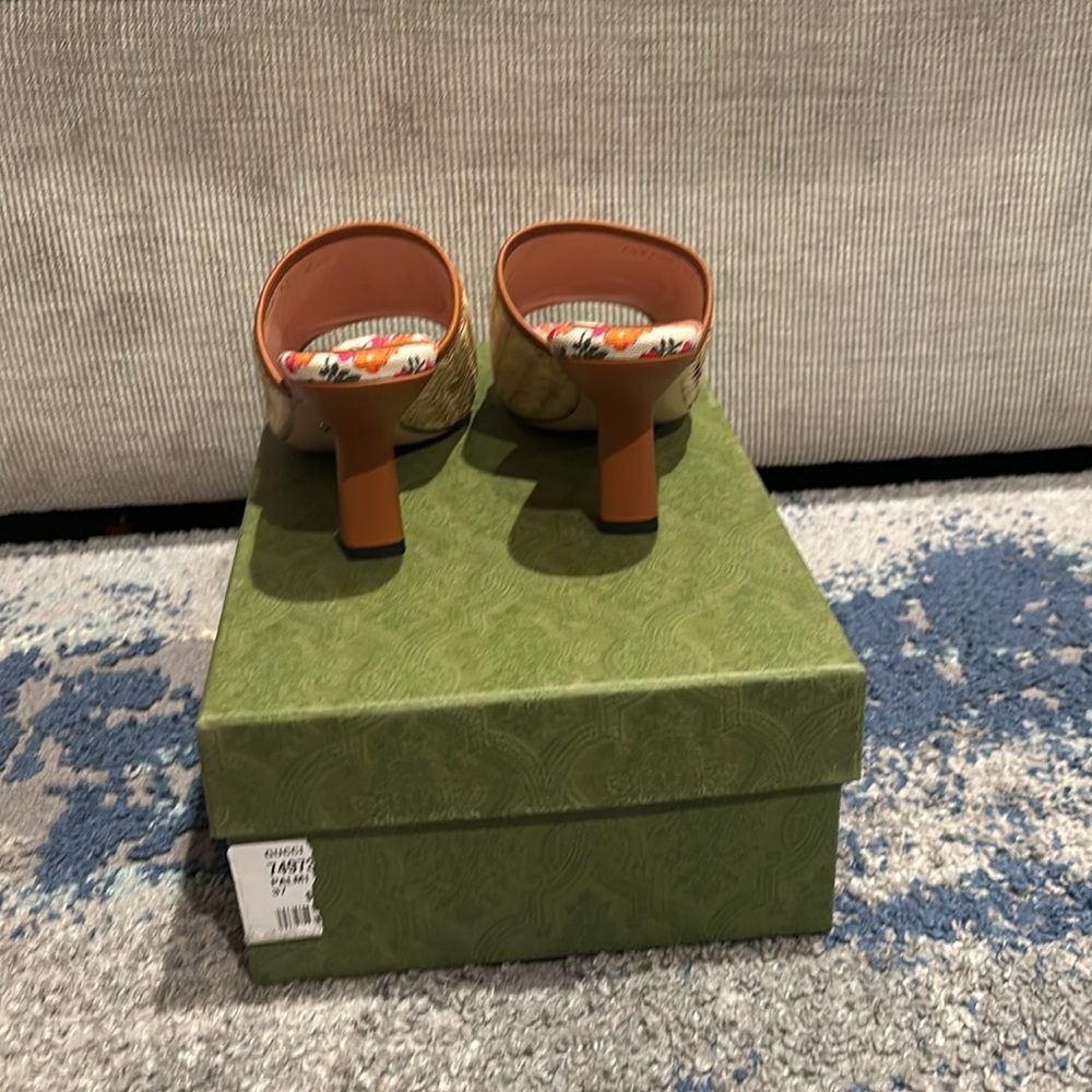 Brand new women’s Gucci heels - Picture 3 of 5
